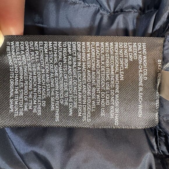 Uniqlo Down Puffer Vest Navy Blue Pockets Packable Light Women Medium - Picture 10 of 10